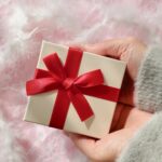 サプライズで感動☆記念日アクセサリーの選び方